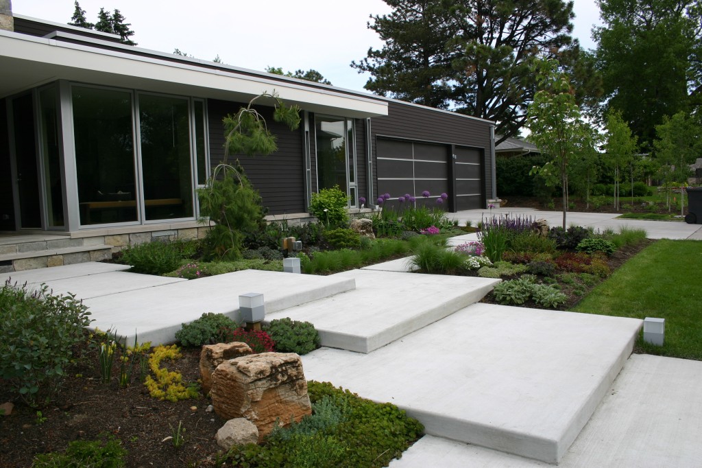 Paisajismo y jardinería Sitges. Con más de 40 años de experiencia en jardinería y paisajismo le damos solución a tu espacio exterior; terraza, patio o jardín.