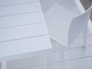 basic-plastic-y-muebles-de-exterior-de-diseno-slider-2